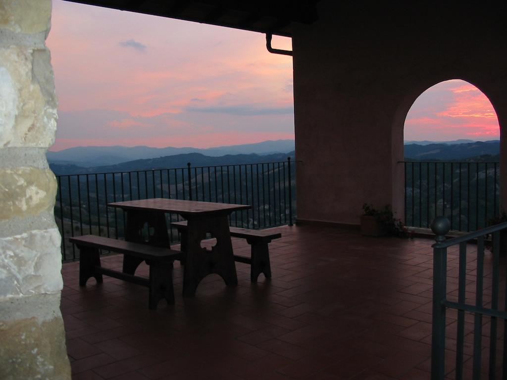 Agriturismo Monte Valentino Pietralunga (Umbria) Quarto foto